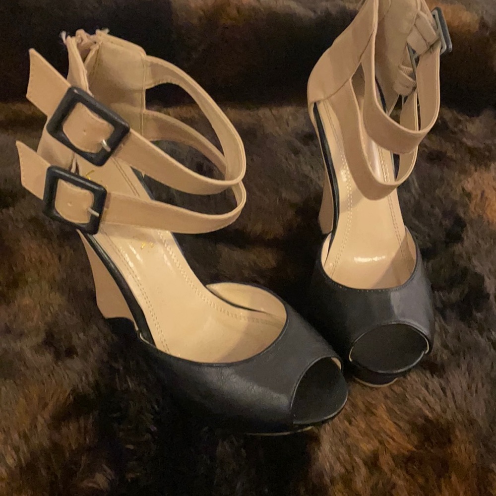 Sexy Black and nude / beige wedged heels - Picture 1 of 3